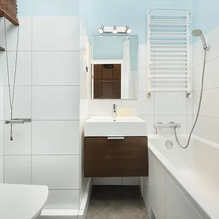 Komfortowy Blisko Rzeki We Wroclawiu Z Biurkiem I Wanna By Renters Daire