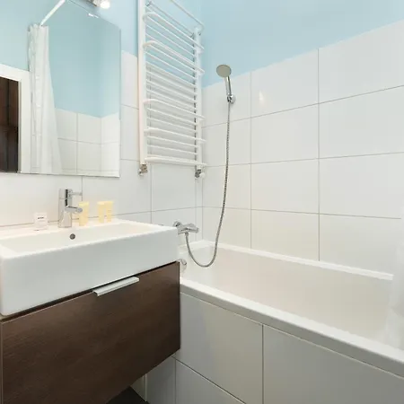Komfortowy Blisko Rzeki We Wroclawiu Z Biurkiem I Wanna By Renters Wroclaw